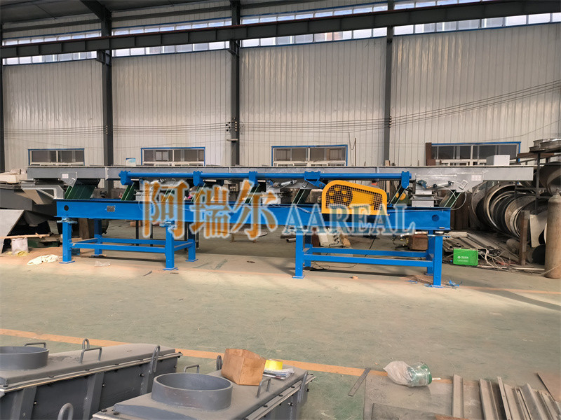 สแตนเลส เทฟลอนเคลือบใบสปริงสมดุล excentric conveyor Vibratory สําหรับผลิตภัณฑ์ยางธรรมชาติ Crumb ด้วยฟังก์ชันเย็น
